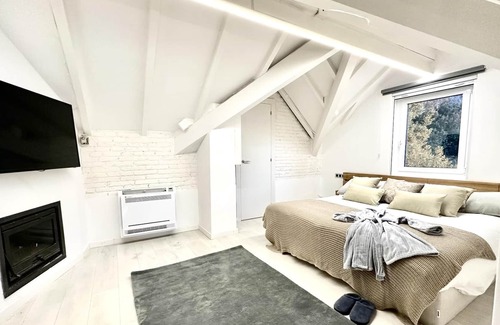 Sant Cugat del Valles Villa | Lujosa casa en Barcelona ¡con piscina!