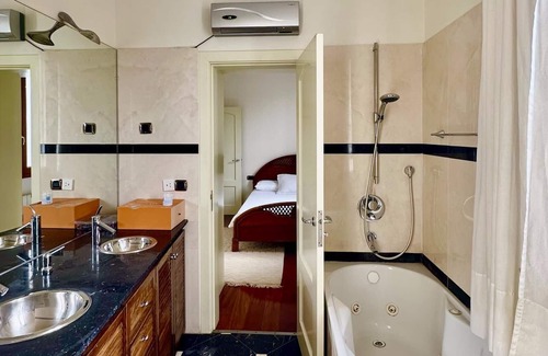 Sant Cugat del Valles Villa | Lujosa casa en Barcelona ¡con piscina!