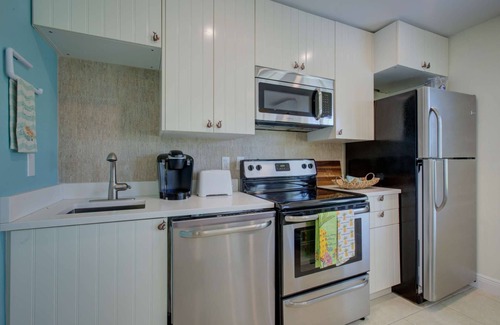 Siesta Key Village House | Lulu's Key House Green 1/1 Upstairs