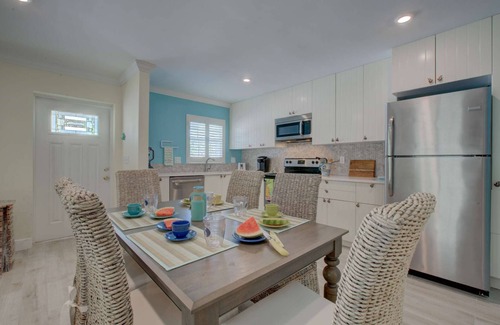 Siesta Key Village House | Lulu's Key House Leatherback 2/2 Downstairs