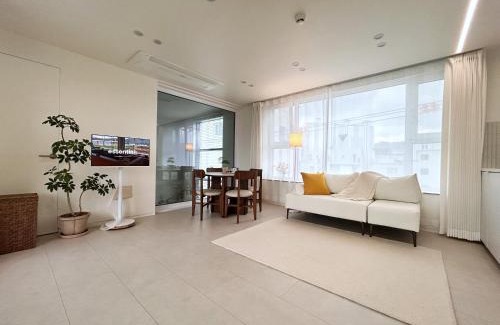 Gyeongju Apartment | LUMI Stay Rooftop Terrace