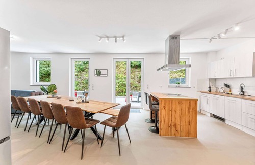 Offenburg House | LUMlFLATS: 4 Zimmer/E-Ladestation/Dachterrasse