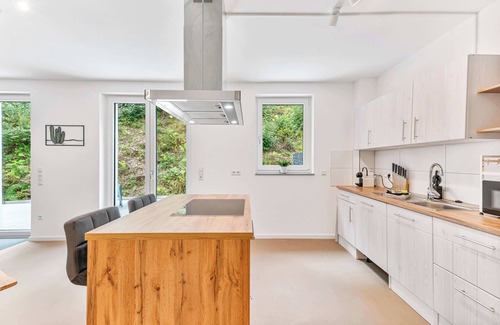 Offenburg House | LUMlFLATS: 4 Zimmer/E-Ladestation/Dachterrasse