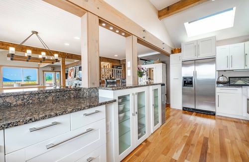 Lummi Island House | Lummi Island Waterfront Home + Boat Ramp + Bay Views