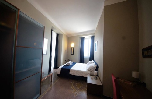 Savona House | Luna Rooms