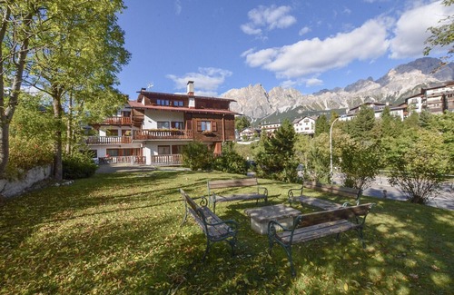 Cortina d'Ampezzo Historic Centre Apartment | LungoBoite - 6 beds - walking distance from the centre