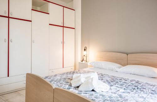 Luni Mare Apartment | Luni Mare Modern Balcony Flat