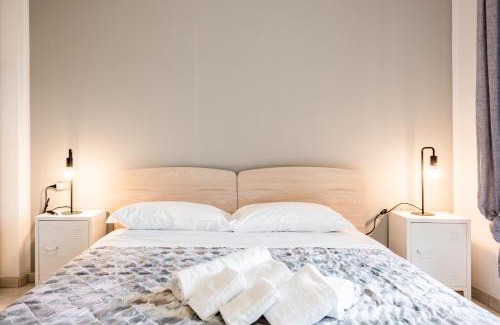 Luni Mare Apartment | Luni Mare Modern Balcony Flat
