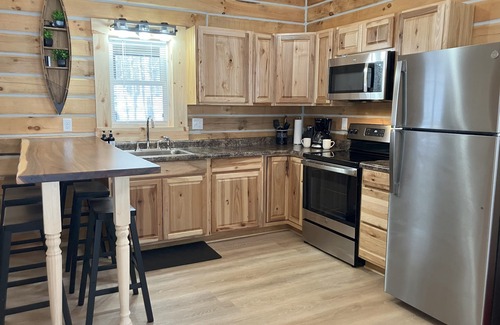 Birdseye Cabin | Lured to the Lake Cabin near Patoka - Hot tub and Creek!