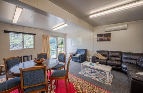 Akaroa House | Lushingtons Bay - Takamatua