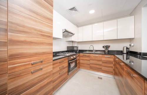Dubai Marina Apartment | Luton Vacation Homes - Sparkle Towers