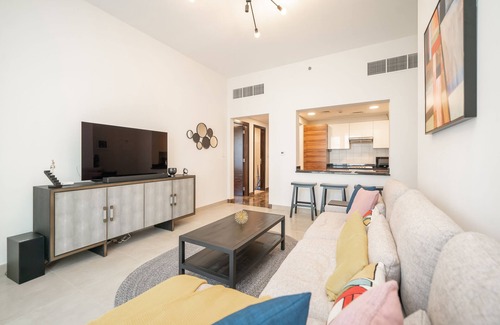 Dubai Marina Apartment | Luton Vacation Homes - Sparkle Towers