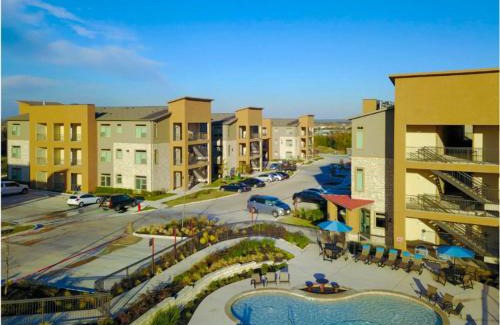 Montopolis Apartment | LUX 2B2B with Pool & Parking near the Heart of Austin