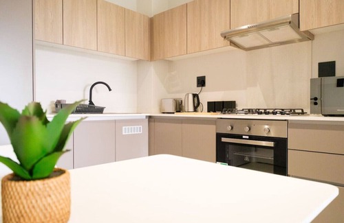 Greater Johannesburg Metropolitan Area Apartment | Lux Apartment with Views 91A