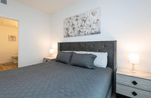 East Village Apartment | Lux Apt with Rooftop pool by Petco Park and Convention center 41