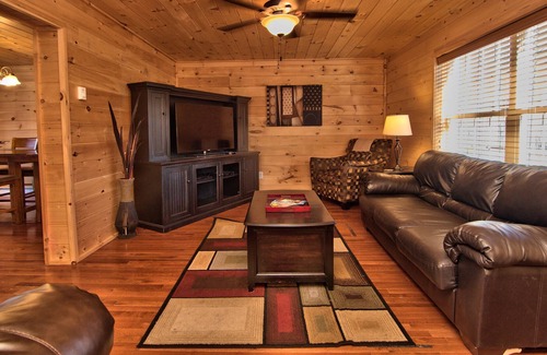 Hickory Hills Cabin | Lux Cabin-5min to SKI SLOPES, BIG game room/Bar, BB Court, HOT TUB, FIRE PIT!