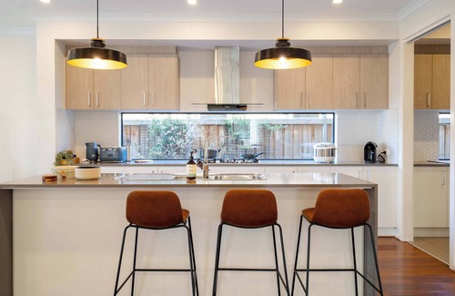 Clyde North House | Lux Clyde North Super Spacious Retreat