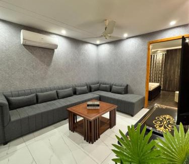 Lahore Apartment | Lux Haven Stays 2 Bedroom Luxury Apartment Near Gulberg - Ultimate Getaway Experience