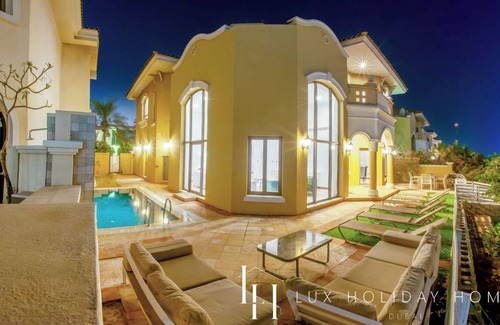 Palm Jumeirah Villa | LUX Holiday Home - Frond E 1