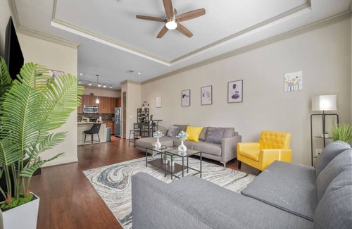Cumberland Apartment | Lux King Suite 1 mile to Truist Park, Battery