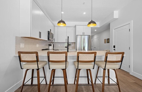 Central Business District Apartment | Lux Modern Downtown Apartment