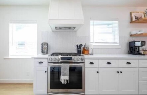 Richardson House | LUX, Pet-Friendly ~Richardson Home~