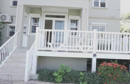 Bayfords Apartment | LUX Suites - 2-bedroom apartment in Halfmoon Bay