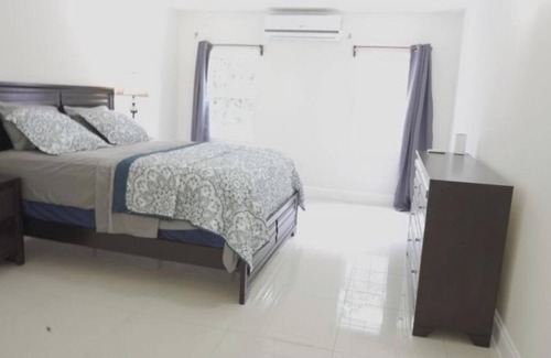 Bayfords Apartment | LUX Suites - 2-bedroom apartment in Halfmoon Bay