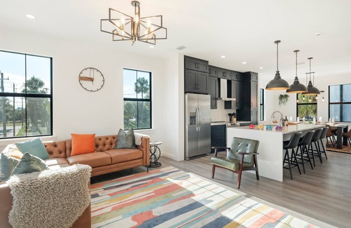 Tampa Heights House | Lux Townhouse, rooftop cinema with grill & popcorn