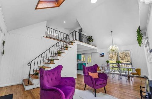 Vernon House | Luxe 10 guest Cottage Ski-Golf-Firepit-Lakes-Hike