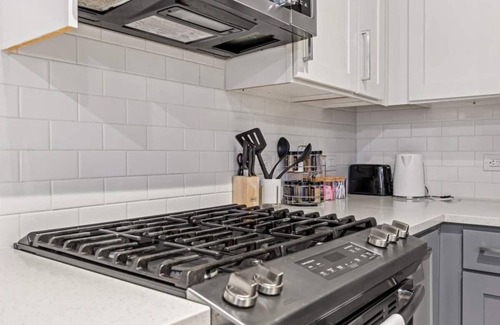 Charlotte Apartment | Luxe 1BR Suite Waverly Charlotte