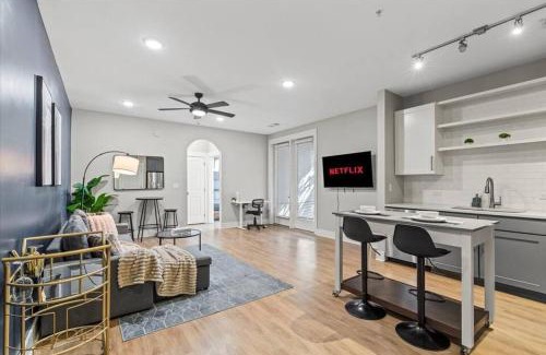 Charlotte Apartment | Luxe 1BR Suite Waverly Charlotte