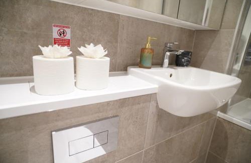 Newham Apartment | Luxe 2 Bed Flat - Gallions Reach