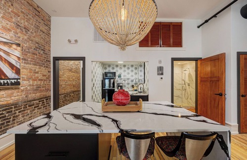 River District Apartment | Luxe 220, Unit 5 - Adjacent City View Suites, Managed by BlueStar Real Estate