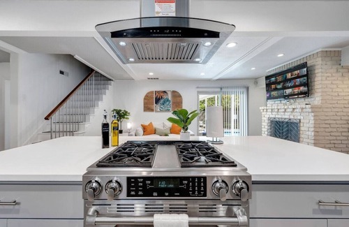 White Rock Hills House | Luxe 5BR -Pool/Firepit/Mini Golf near State Fair