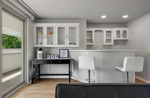 White Rock Hills House | Luxe 5BR -Pool/Firepit/Mini Golf near State Fair