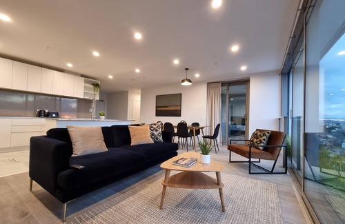 Auckland Central Business District Apartment | Luxe Apt w Harbour-Sunset Views -Parking