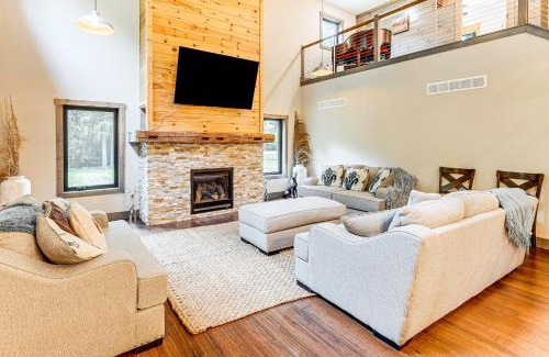 Avalon House | Luxe Barndominium Retreat Near Blue Spring Lake!
