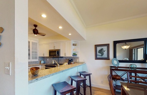 Wailua Condo | Luxe Beachfront Tropical Paradise