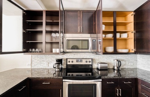 Waller Creek District Apartment | Luxe Downtown Austin 1BR w/Gym, Pool & W/D, nr Rainey St, by Blueground