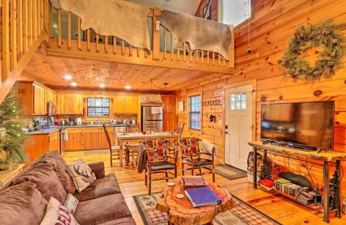 Epworth House | Luxe Fightingtown Creek Cabin 2 King Suites and Spa