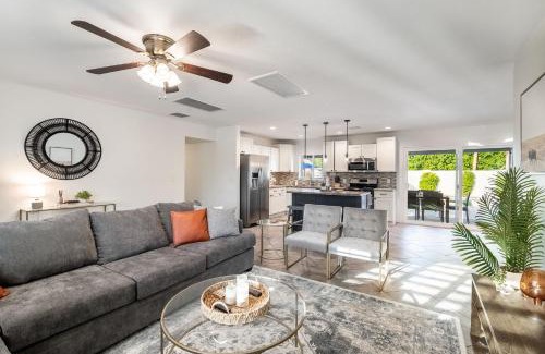Papago Parkway House | Luxe Getaway Home W Heated Pool & Firepit