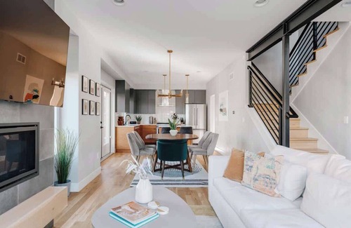 West Colfax House | Luxe Getaway | Yard + Roof Deck | 4 Story Townhome