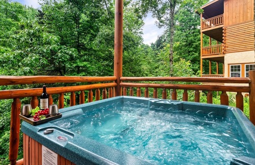 Gatlinburg - Pigeon Forge Cabin | Luxe Indoor Pool cabin w/Game Room, Theater - Year End Deals!