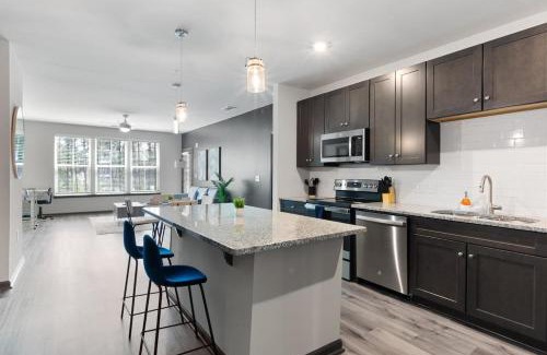 North Raleigh Apartment | Luxe King 2 Bedroom Suite in North Raleigh