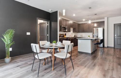 North Raleigh Apartment | Luxe King 2 Bedroom Suite in North Raleigh