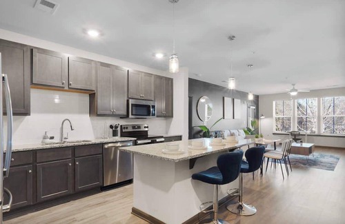 North Raleigh Apartment | Luxe King 3 Bedroom Suite in North Raleigh!