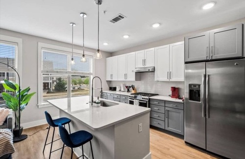 Charlotte Apartment | Luxe King 3BR Suite—in Waverly Charlotte!