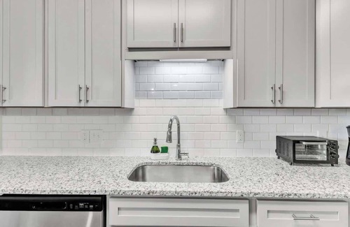 Hayes Apartment | Luxe King 3BR Suite Mins to Downtown Durham!