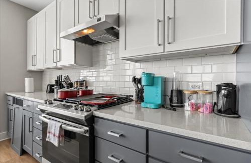 Charlotte Apartment | Luxe King 3BR Suite Waverly Charlotte